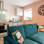 Stylish 1 Bed - Town Centre, 6