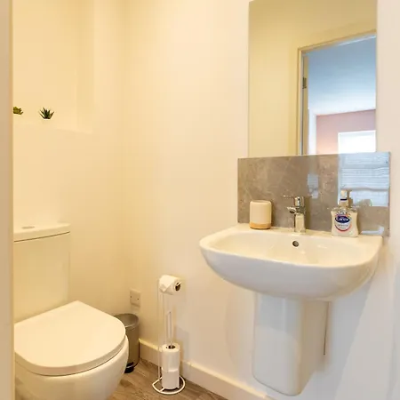 Stylish 1 Bed - Town Centre, 6 *