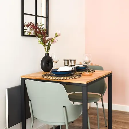 Stylish 1 Bed - Town Centre, 6 *