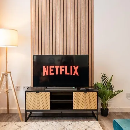 Stylish 1 Bed - Town Centre, 6 * Χαρογκέιτ