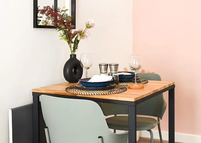 Stylish 1 Bed - Town Centre, 6 *