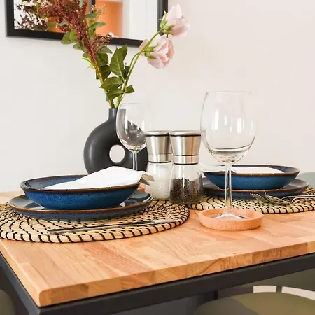 Stylish 1 Bed - Town Centre, 6 *