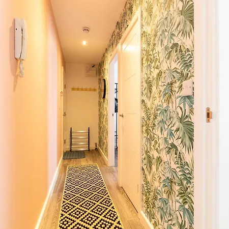 Stylish 1 Bed - Town Centre, 6 * הרוגייט