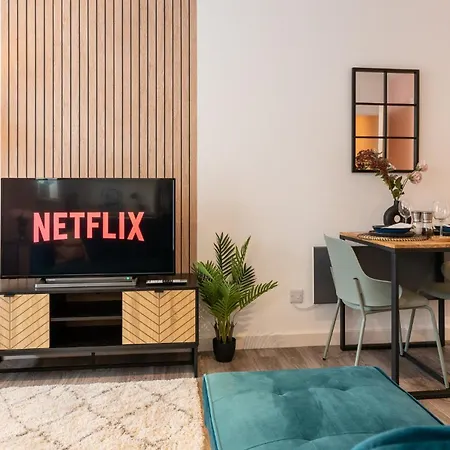 Stylish 1 Bed - Town Centre, 6 *